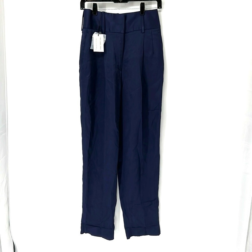 There was one NWT women’s high waist trousers IT 40 US 4